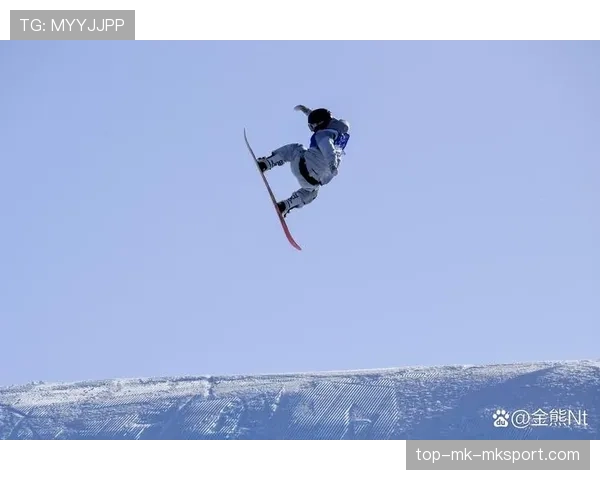 顶级滑雪者的重心：他是如何通过侧刃切割改变轨迹的